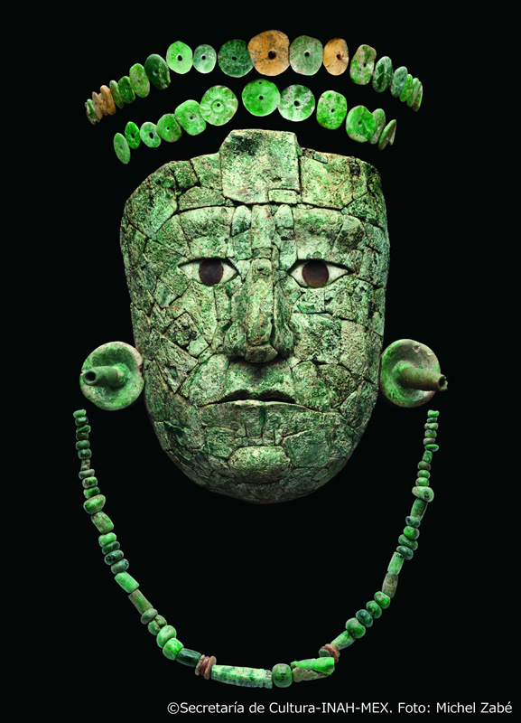 赤の女王のマスク・冠・首飾り マヤ文明、7世紀後半 パレンケ、13号神殿出土 アルベルト・ルス・ルイリエ パレンケ遺跡博物館蔵